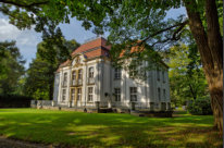 Fotoschlumpf mit Charlie Brown auf der Sternwarte Hamburg (c) Fotoschumpfs Abenteuer