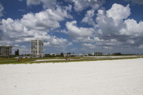 Fotoschlumpfs am Strand von Anna-Maria-Island