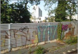 Fotoschlumpf und das grafiti aus der Bahn