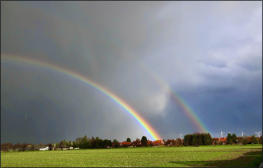 Fotoschlumpf und der Spaziergang zur Elbe. Sonne und Regen = Regenbogent (c) Fotoschlumpfs Abenteuerreisen