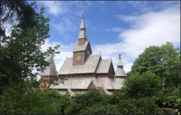 Fotoschlumpf und die #Gustav-Adolf-Stabkirche (c) Fotoschlumpfs Abenteuerreisen