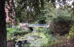 Fotoschlumpf und die Schlossbrücke in #Bergdorf (c) Fotoschlumpfs Abenteuerreisen