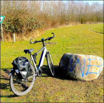 Fotoschlumpf und der #Uwee-Stein in #Elbe #EBike c) Fotoschlumpfs Abenteuerreisen