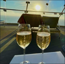 Fotoschlumpf und der #Champagner auf #MeinSchiff 1