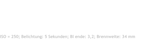 Fotoschlumpf und das Fotos der 6. Woche 2016: Das Titelfoto auf dem Telefonbuch Hamburg Erscheinungstermin: 08.02.16 Aufnahmedatum 02.10.2015 Bildgröße: 5184 * 3456 Px Canon 5 D Mark III; EF 24 - 70 mm f2.8L USM. ISO = 250; Belichtung: 5 Sekunden; Bl ende: 3,2; Brennweite: 34 mm