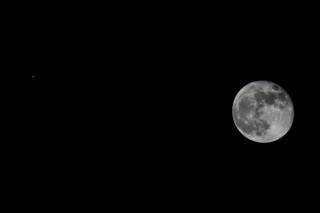 Fotoschlumpfs Abenteuerreisen trifft Mond und Jupiter