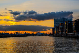 Fotoschlumpfs Abenteuerreisen in der HafenCity. Elbphilharmonie