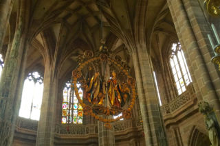 Altar Skulptur in der St. Lorenz Kirche zu Nürnberg (c) Fotoschlumpfs Abenteuerreisen.