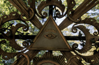 Das Auge - Südfriedhof München (c) Fotoschlumpfs Abenteuerreisen