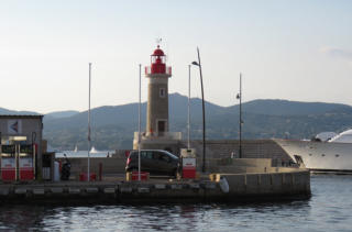 Leuchttum im Hafen von St. Tropez (c) Fotoschlumpfs Abenteuerreisen