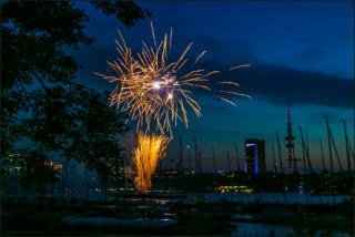 Japanisches Kirschblütenfeuerwerk (c) Fotoschlumpfs Abenteuerreisen