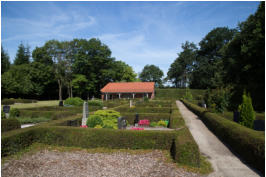 Fotoschlumpfs Abenteuerreisen auf dem Friedhof in Behrste