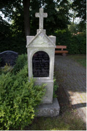 Fotoschlumpfs Abenteuerreisen auf den Horster Friedhof