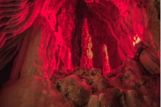 Fotoschlumpfs Abenteuerreisen in der Teufelshöhle.