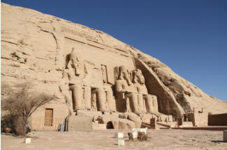 Ramses II und Fotoschlumpfs Abenteuer an einem Ort