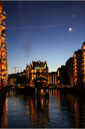 Fotoschlumpfs Abenteuerreisen mit Venus, Mond und Speicherstadt