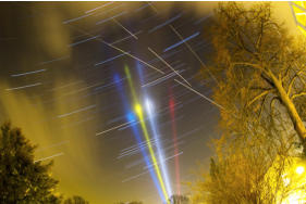 Startrail hinter den olympischen Farben in Hamburg!