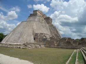 Fotoschlumpfs Abenteuerreisen in Uxmal.  Fotoschlumpfs Abenteuer