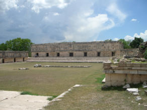 Fotoschlumpfs Abenteuerreisen in Uxmal.  Fotoschlumpfs Abenteuer