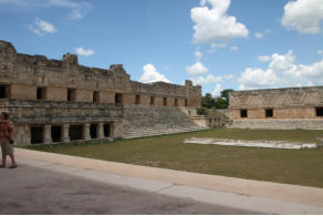 Fotoschlumpfs Abenteuerreisen in Uxmal.  Fotoschlumpfs Abenteuer