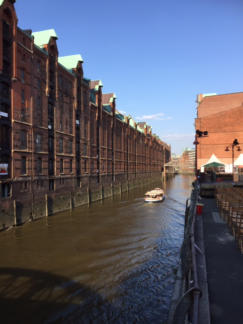 Der Jedermann in Hamburgs Speicherstadt