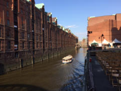 Der Jedermann in Hamburgs Speicherstadt