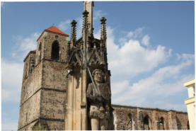 <Viele>Fotoschlumpfs Abenteurreisenund Kirchenruine von Zerbst